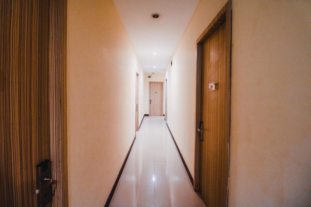 Reddoorz Plus Near Sultan Hasanuddin Airport Makassar Exteriör bild