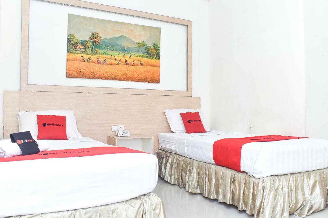 Reddoorz Plus Near Sultan Hasanuddin Airport Makassar Exteriör bild