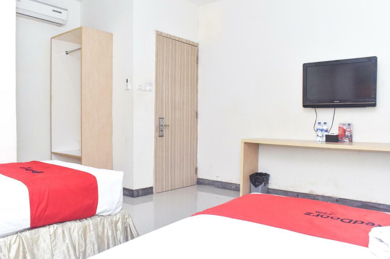 Reddoorz Plus Near Sultan Hasanuddin Airport Makassar Exteriör bild