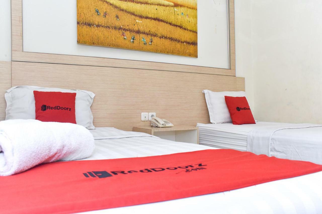Reddoorz Plus Near Sultan Hasanuddin Airport Makassar Exteriör bild