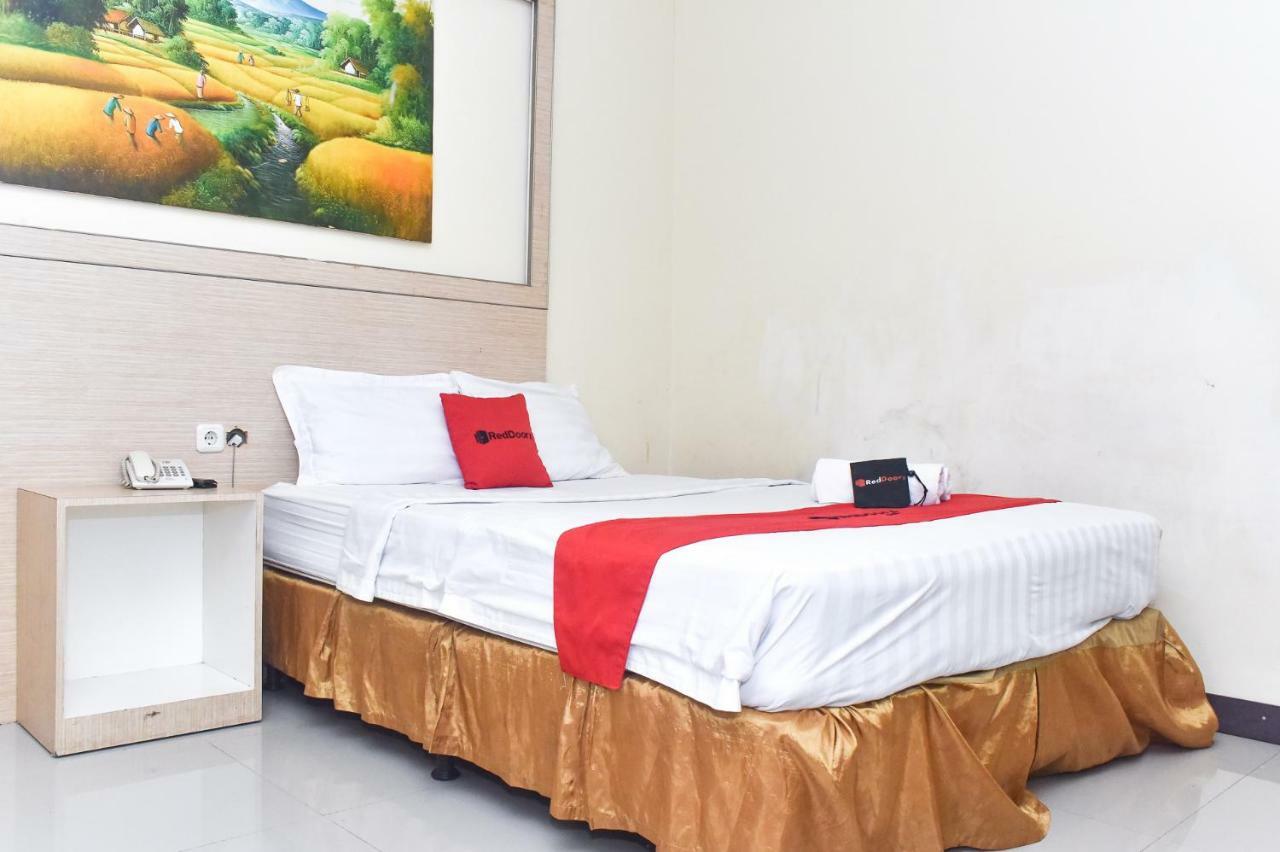Reddoorz Plus Near Sultan Hasanuddin Airport Makassar Exteriör bild
