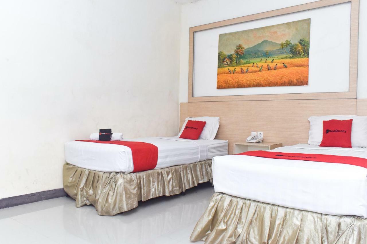 Reddoorz Plus Near Sultan Hasanuddin Airport Makassar Exteriör bild