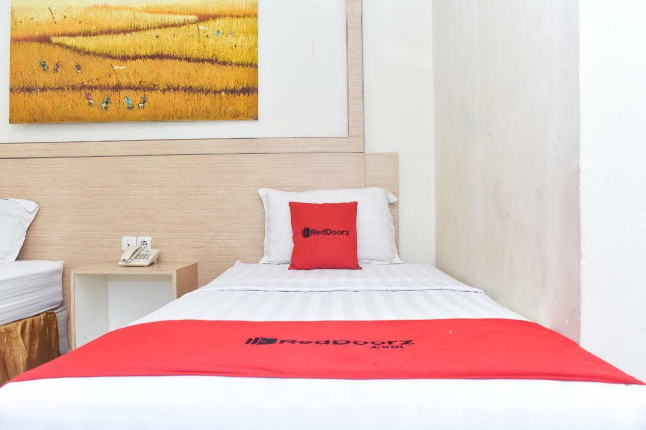 Reddoorz Plus Near Sultan Hasanuddin Airport Makassar Exteriör bild
