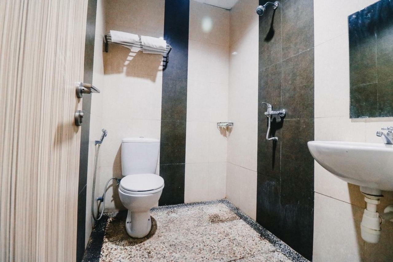 Reddoorz Plus Near Sultan Hasanuddin Airport Makassar Exteriör bild