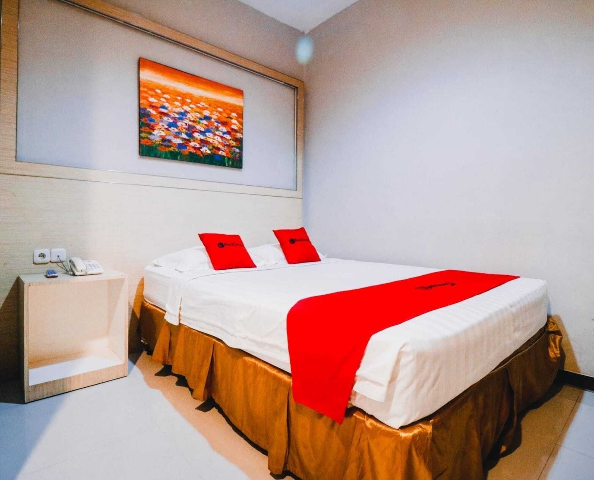 Reddoorz Plus Near Sultan Hasanuddin Airport Makassar Exteriör bild